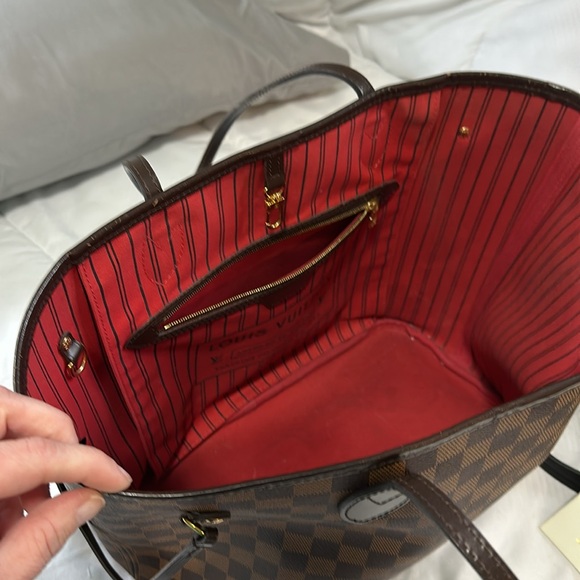 Louis Vuitton Neverfull Tote - Picture 4 of 5